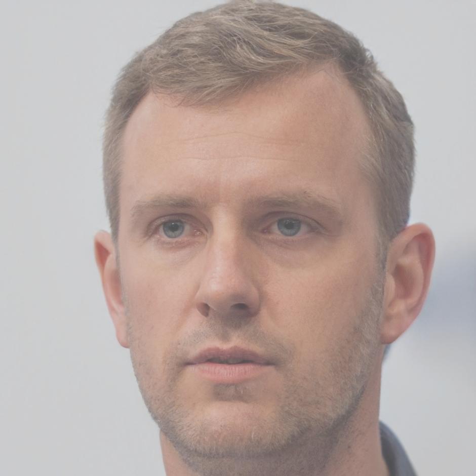 Kasper Lindström, experienced financial planning instructor and business consultant